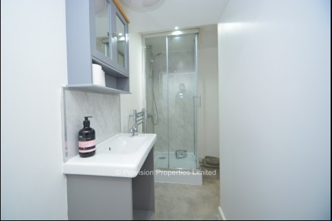 Woodsley+Road%2C+Hyde+Park%2C+LS3