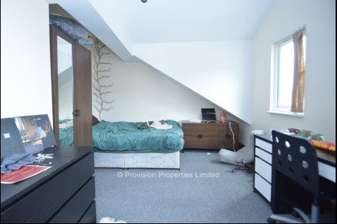 Woodsley+Road%2C+Hyde+Park%2C+LS3