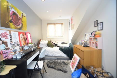 Woodsley+Road%2C+Hyde+Park%2C+LS3