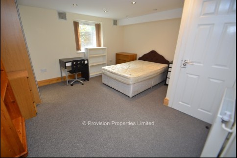 Woodsley+Road%2C+Hyde+Park%2C+LS3