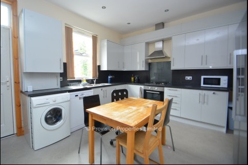 Woodsley+Road%2C+Hyde+Park%2C+LS3