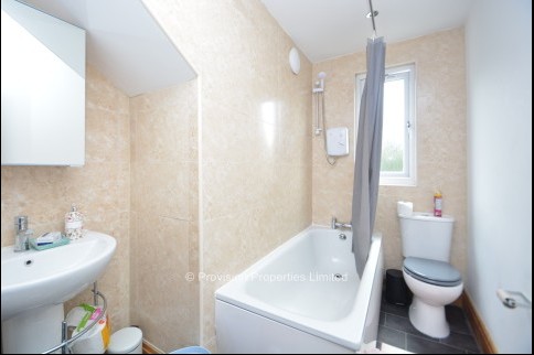 Woodsley+Road%2C+Hyde+Park%2C+LS3