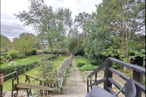 Moorland+Avenue%2C+Hyde+Park%2C+LS6