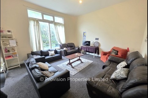 Moorland+Avenue%2C+Hyde+Park%2C+LS6