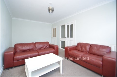 2 Bedroom Flat Foxhill Court Weetwood