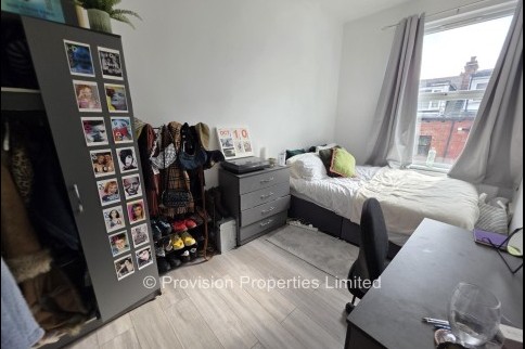 Brudenell+Road%2C+Hyde+Park%2C+LS6