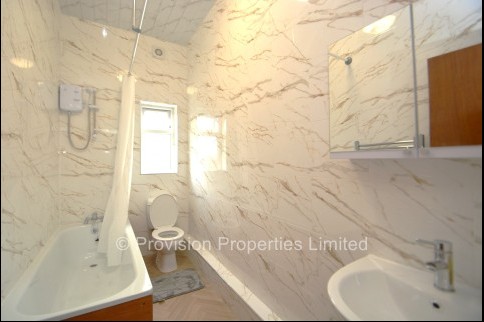 Brudenell+Road%2C+Hyde+Park%2C+LS6