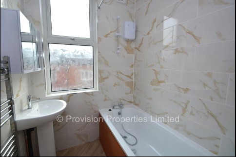 Brudenell+Road%2C+Hyde+Park%2C+LS6