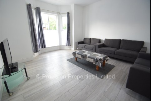 Brudenell+Road%2C+Hyde+Park%2C+LS6