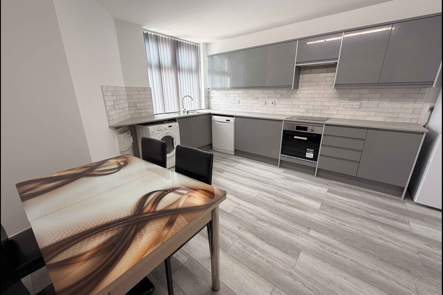 4 Bed 4 Bathrooms