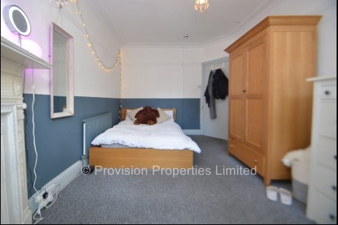 Manor+Drive%2C+Hyde+Park%2C+LS6