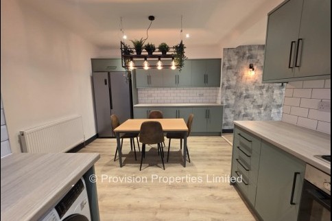 Trenic+Crescent%2C+Hyde+Park%2C+LS6