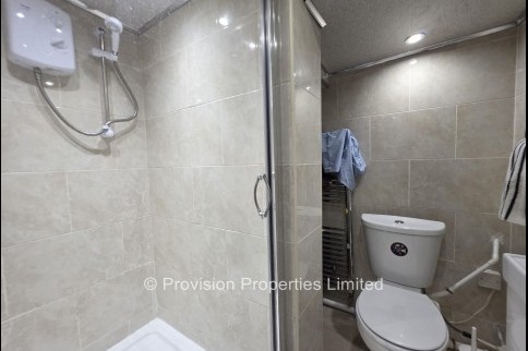 Hessle+Place%2C+Hyde+Park%2C+LS6