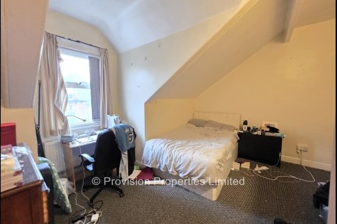 Hessle+Place%2C+Hyde+Park%2C+LS6