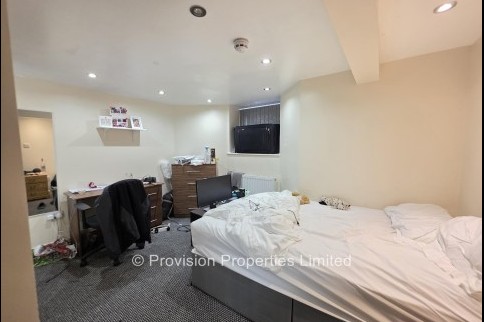 Hessle+Place%2C+Hyde+Park%2C+LS6