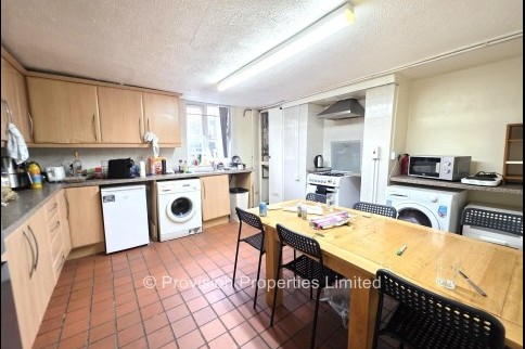 Hessle+Place%2C+Hyde+Park%2C+LS6