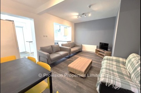 6 Bedroom Houses in Headingley