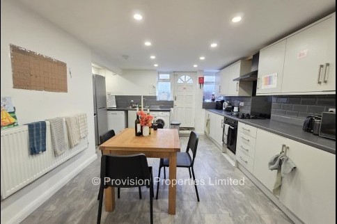 6 Bedroom Student Properties Leeds