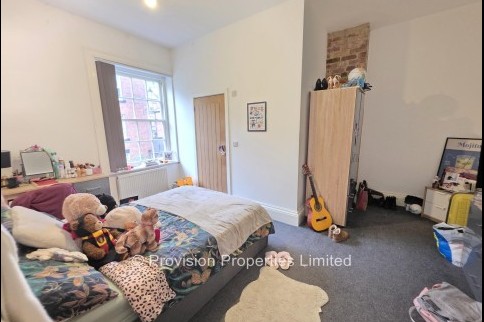 Headingley+Lane%2C+Hyde+Park%2C+LS6