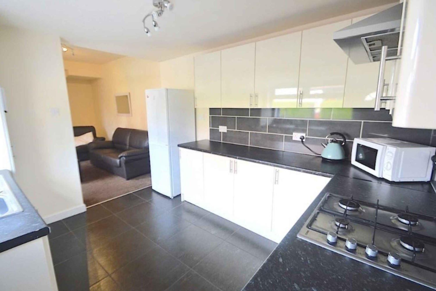 4 Bedrooms 2 Bathrooms