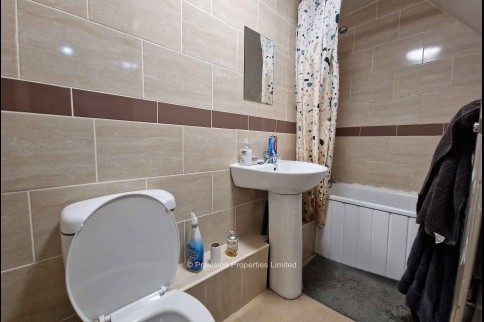 Hessle+View%2C+Hyde+Park%2C+LS6
