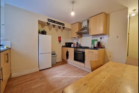 Hessle+View%2C+Hyde+Park%2C+LS6