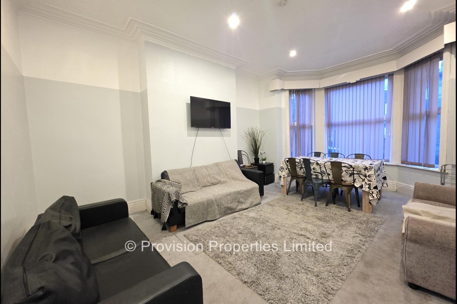 8 Bedroom Houses in Woodhouse