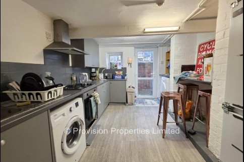 Brudenell+Road%2C+Hyde+Park%2C+LS6