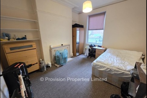 Brudenell+Road%2C+Hyde+Park%2C+LS6