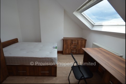 Manor+Drive%2C+Hyde+Park%2C+LS6