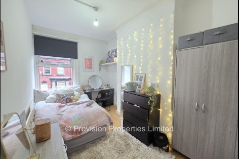 Ebberston+Terrace%2C+Hyde+Park%2C+LS6