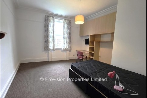 Kensington+Terrace%2C+Hyde+Park%2C+LS6