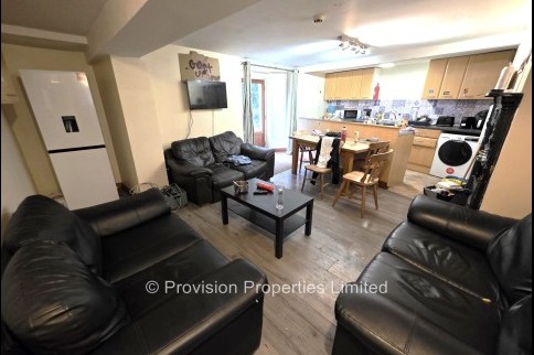 Kensington+Terrace%2C+Hyde+Park%2C+LS6