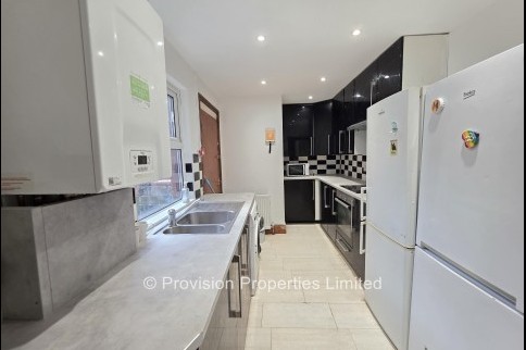 Manor+Drive%2C+Hyde+Park%2C+LS6