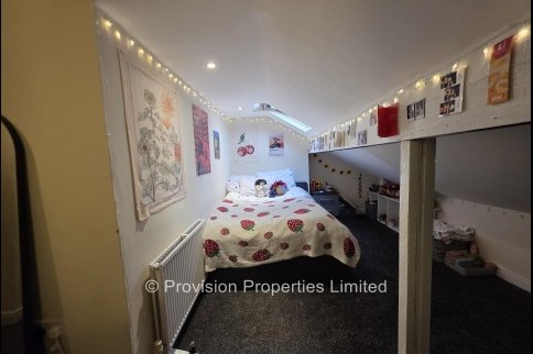 Brudenell+Road%2C+Hyde+Park%2C+LS6