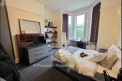 Brudenell+Road%2C+Hyde+Park%2C+LS6