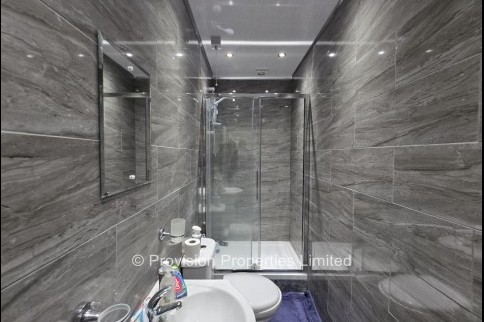 Brudenell+Road%2C+Hyde+Park%2C+LS6