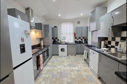 Brudenell+Road%2C+Hyde+Park%2C+LS6