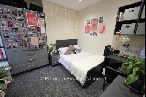 Brudenell+Road%2C+Hyde+Park%2C+LS6