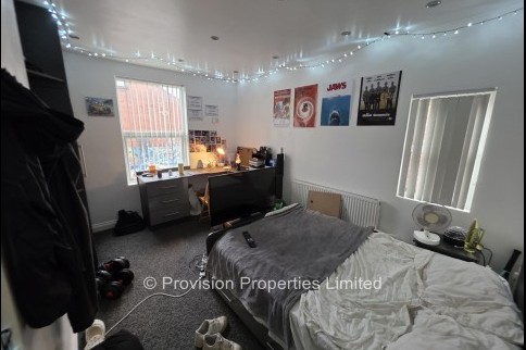 Brudenell+Road%2C+Hyde+Park%2C+LS6