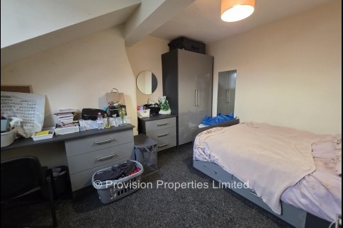 Brudenell+Road%2C+Hyde+Park%2C+LS6