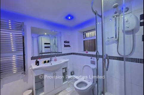 Brudenell+Road%2C+Hyde+Park%2C+LS6