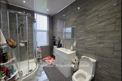 Brudenell+Road%2C+Hyde+Park%2C+LS6