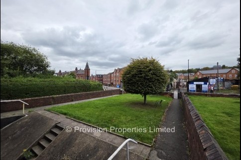 Brudenell+Road%2C+Hyde+Park%2C+LS6