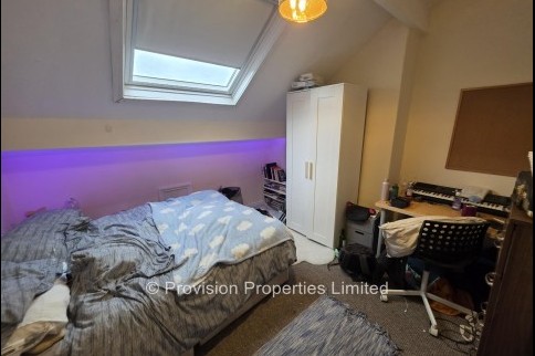 Brudenell+Road%2C+Hyde+Park%2C+LS6