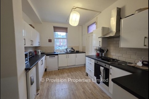 Brudenell+Road%2C+Hyde+Park%2C+LS6