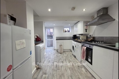 Brudenell+Road%2C+Hyde+Park%2C+LS6