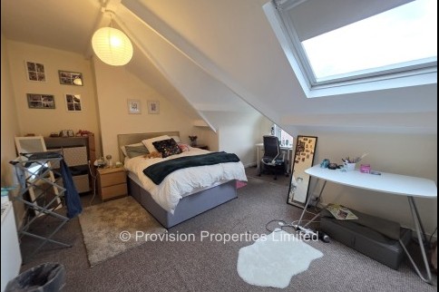 Brudenell+Road%2C+Hyde+Park%2C+LS6