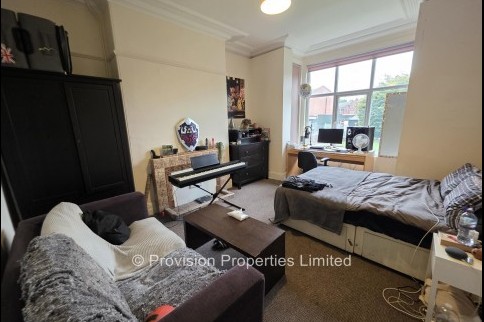 Brudenell+Road%2C+Hyde+Park%2C+LS6