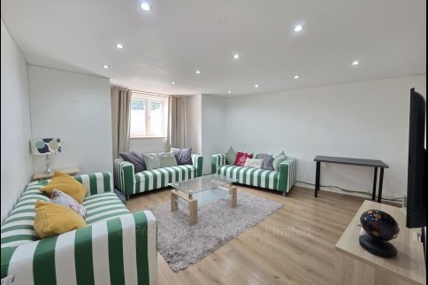 8 Bedroom House Headingley